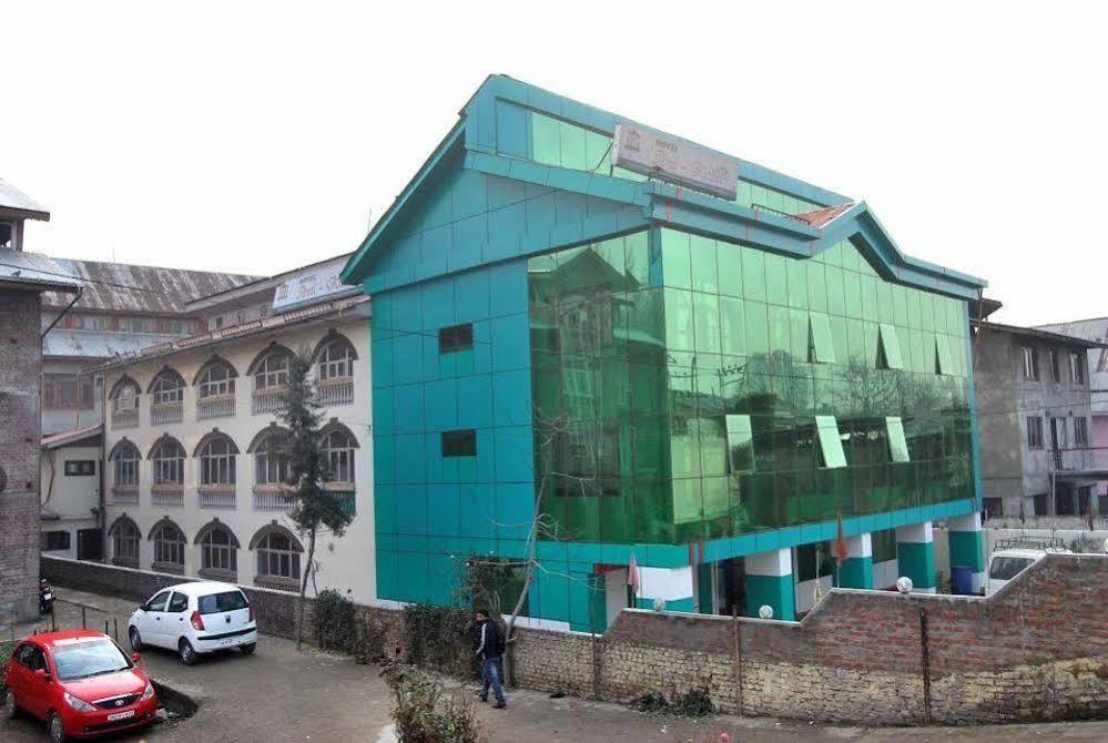 Hotel Ibni Kabeer ศรีนาการ์ ภายนอก รูปภาพ