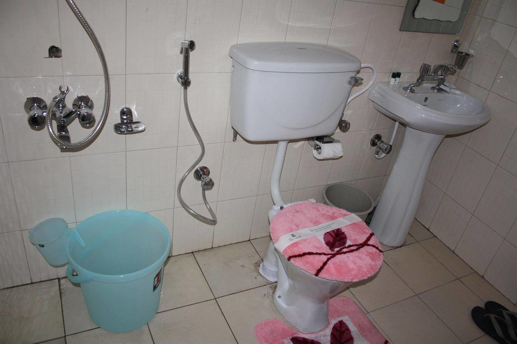 Hotel Ibni Kabeer ศรีนาการ์ ภายนอก รูปภาพ