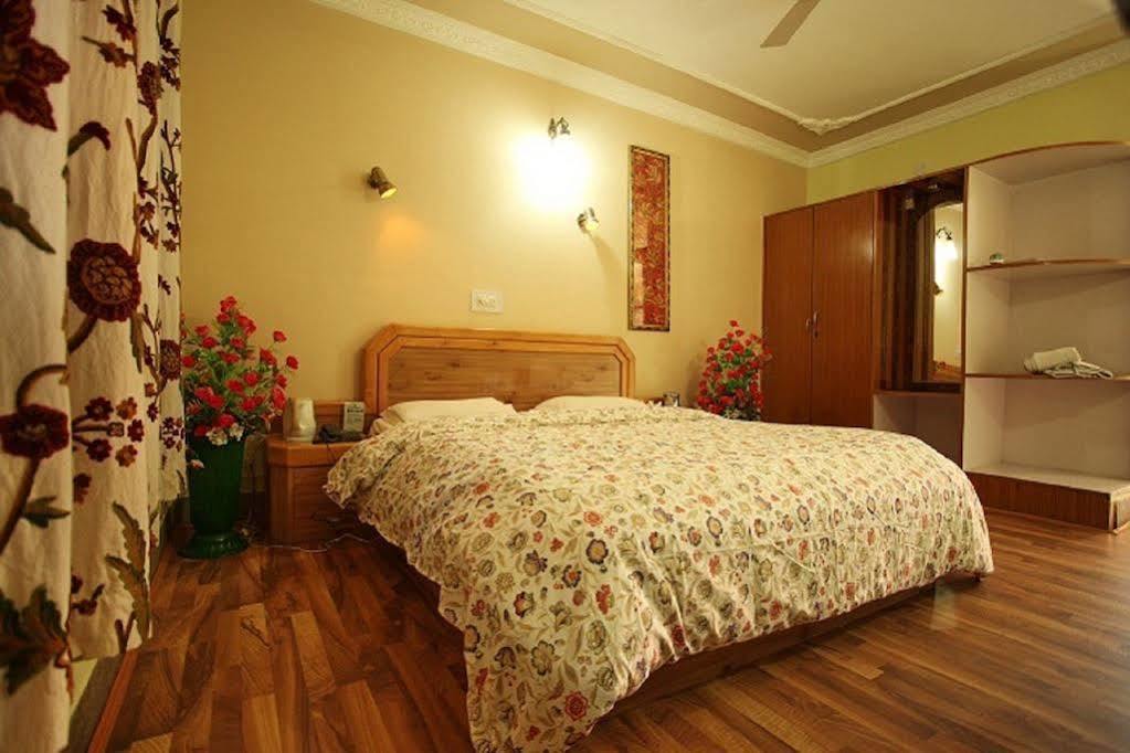 Hotel Ibni Kabeer ศรีนาการ์ ภายนอก รูปภาพ