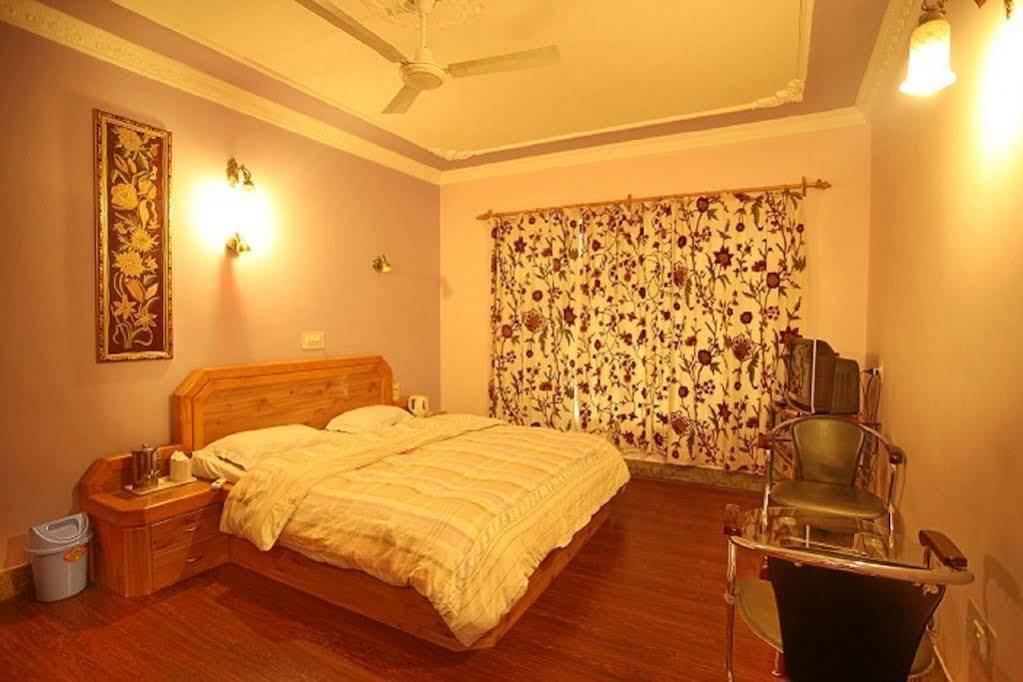 Hotel Ibni Kabeer ศรีนาการ์ ภายนอก รูปภาพ