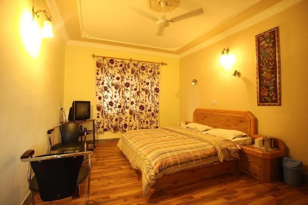 Hotel Ibni Kabeer ศรีนาการ์ ภายนอก รูปภาพ
